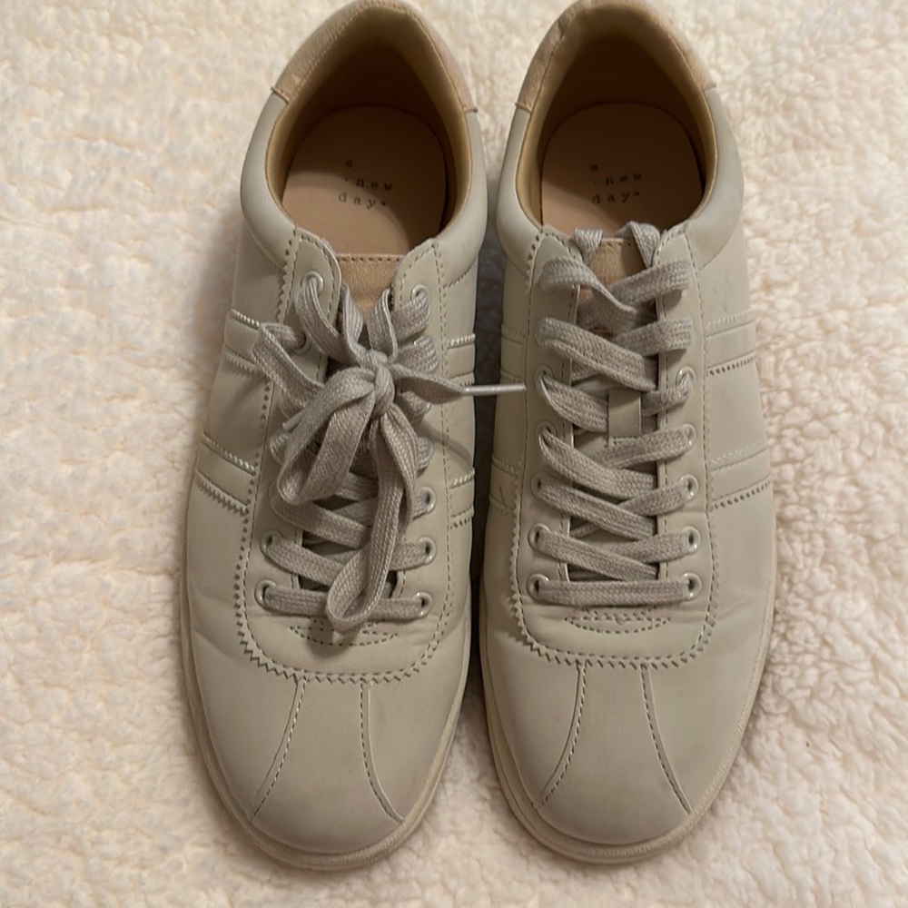 Women’s sneakers